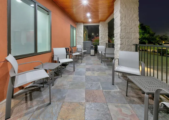 Holiday Inn Express & Suites Dallas Park Central Northeast By Ihg